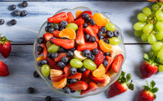 Fruit basket grapes strawberries berries - grape free wallpaper