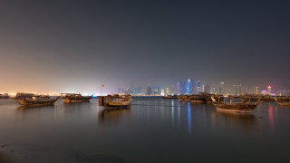 Boats city skyline night lake - a group of boats free wallpaper
