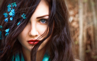 Woman blueflowers blueeyes scarf photorealistic - evaline ness free wallpaper
