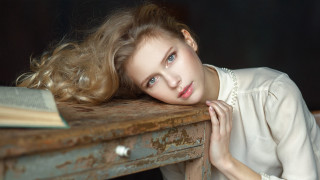Woman portrait blonde blueeyes serious - a photorealistic painting free wallpaper
