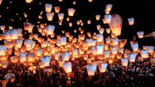 Lanterns night people fire pokemon - a large group of people free wallpaper