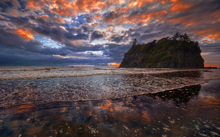 Sunset beach rock formation cloudy 3 - a sun setting free wallpaper