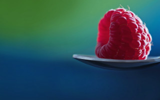 Red raspberry spoon blurry background - a spoon free wallpaper