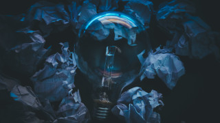 Person lightbulb crumpledpaper bluelight blackbackground - paper free wallpaper