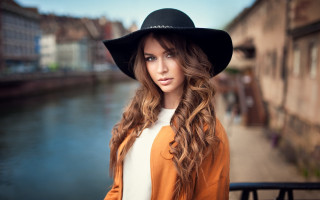 Woman hat jacket river city - a woman free wallpaper for desktop