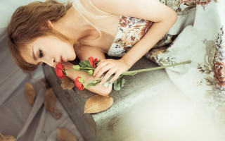 Woman flower bed brown eyes - a photorealistic painting free wallpaper