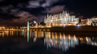 Castle fountain night reflection gothic - a castle free wallpaper