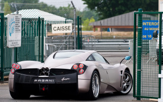 Car gate sign pastel pearlescent - a gate free wallpaper
