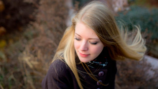 Blonde woman outdoors portrait jewelry - outside free wallpaper