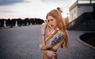 Tattooed woman street blonde blue - carla wyzgala free wallpaper
