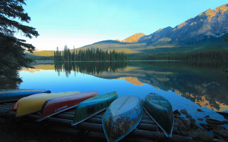 Canoes dock lake mountains forest - the background and a forest free wallpaper