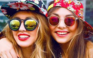 Two women hats sunglasses smiling - a large window free wallpaper