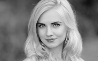 Blonde woman blackwhite portrait fur - slight free wallpaper