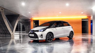 White car garage orange wall - car free wallpaper