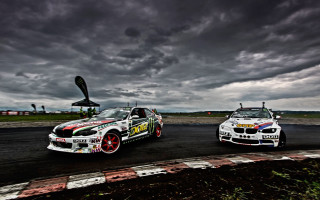 Racecars cloudy sky matte sharpened - the car free wallpaper