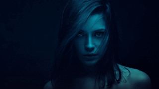Blue eyes woman dark background - gothic free wallpaper