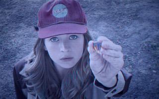Woman hat cigarette surprised blueeyes - a cigarette free wallpaper for desktop