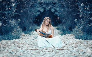 Woman white dress violin snow - her free wallpaper