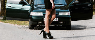 Woman skirt car legs highheels - her leg up free wallpaper for desktop