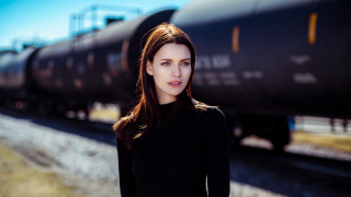 Woman train portrait blurry military - a track free wallpaper