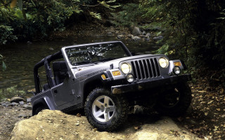 Jeep rocky stream trees foreground - rim free wallpaper