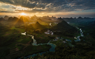 Sunset valley river mountains clouds - cui bai free wallpaper