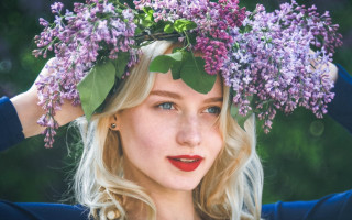 Woman flower wreath blue eyes - a red lipstick free wallpaper