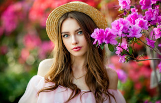Woman hat pinkflowers portrait photorealistic - the background free wallpaper