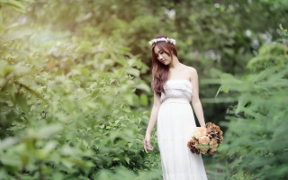 Bride white dress flower bouquet - a white dress holding free wallpaper