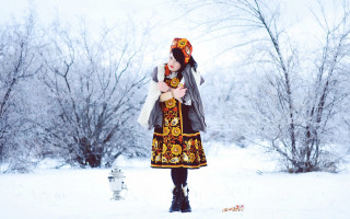 Woman hat dress snow firehydrant - a cross stitch free wallpaper