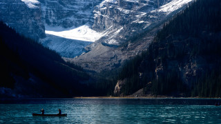 Couple boat lake mountains trees - tranquil free wallpaper for desktop