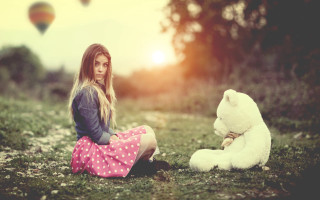 Girl teddy bear field hotairballoons - hot free wallpaper