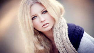 Blonde woman fur coat serious - serious free wallpaper for desktop