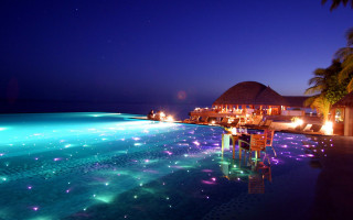 Night pool bar glowing lights - bruce munro free wallpaper