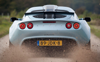 Car dirt road license plate - the rear end of the car free wallpaper