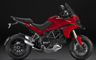 Red motorcycle dark room dosso 2 - a red motorcycle free wallpaper