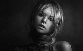Woman tattoo rain black background - figurative free wallpaper