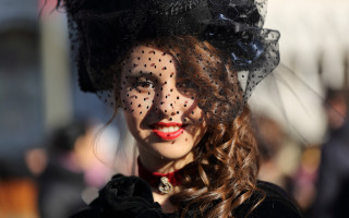 Gothic victorian blackhat redlipstick blackdress - a red lipstick free wallpaper