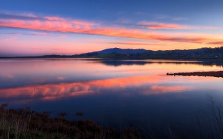 Lake sunset mountain pink sky - a pink sky above free wallpaper