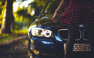 Woman bluecar redcheckered dress anamorphic - end free wallpaper