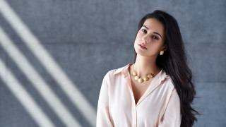 Woman pinkshirt goldnecklace fashion portrait - a pink shirt free wallpaper