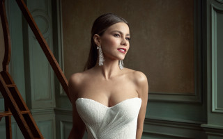 Elegant white dress green walls - a picture in a room free wallpaper