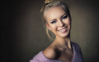 Woman ponytail smiling sweater bow - a bow free wallpaper