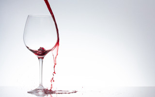 Wine glass red wine splash - a wine glass free wallpaper