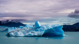 Iceberg lake mountains clouds ecological 2 - the middle of a lake free wallpaper
