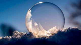 Snow mountain bubble macro award - a snow free wallpaper