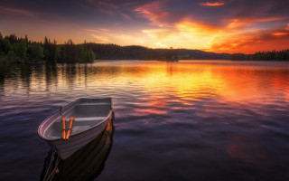Boat water sunset clouds city - tranquil free wallpaper for desktop