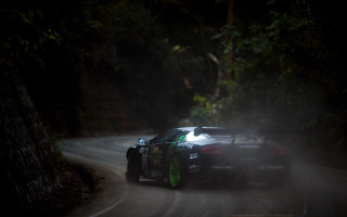 Car foggy road tiltshift motionblur - roof free wallpaper