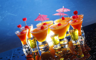 Glasses drinks umbrellas blue wall - top of them free wallpaper