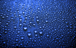 Water droplets blue surface night - macro photography free wallpaper